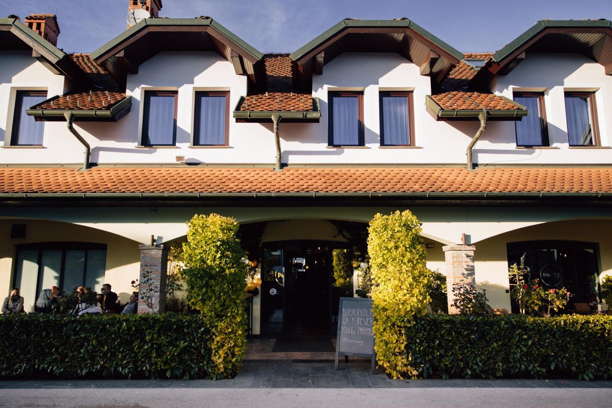 Hisa Putr Bed and Breakfast Trzin Buitenkant foto
